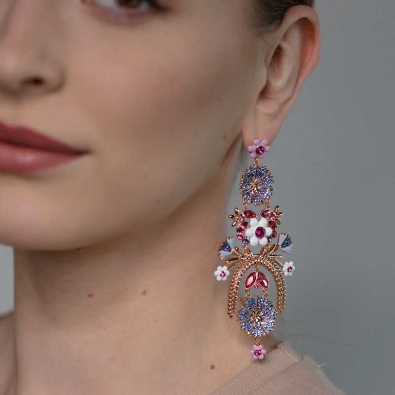 Dangling earrings with cornflowers