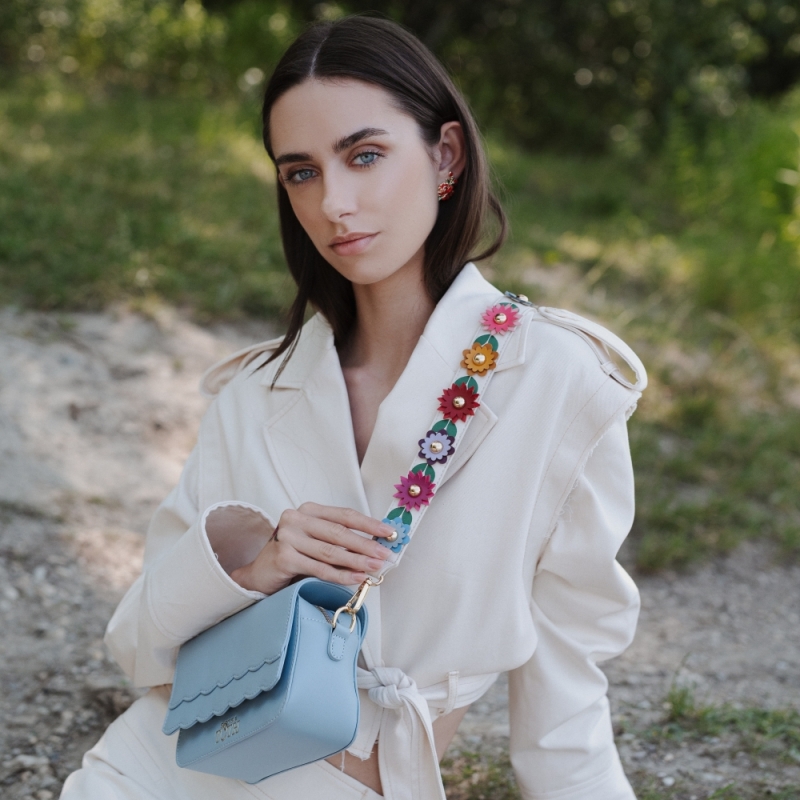 Blue handbag with a strap with flowers