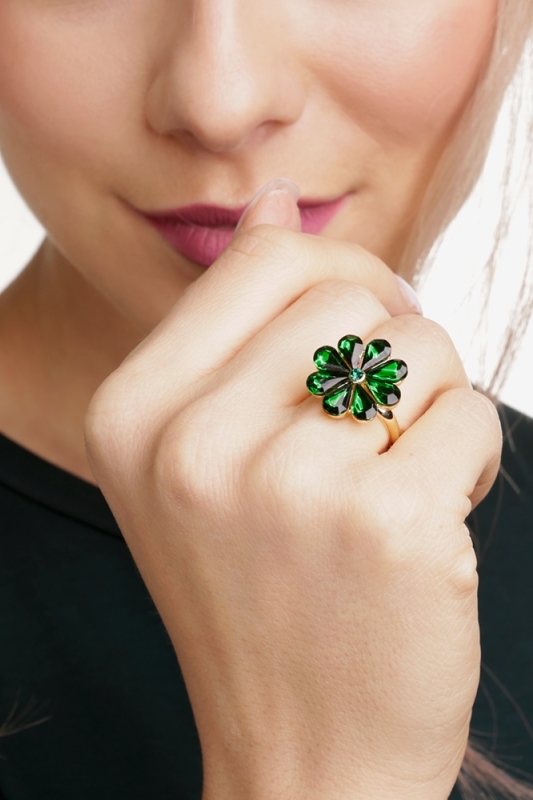 Flower ring green