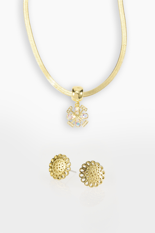 Life and Femininity Set in Gold