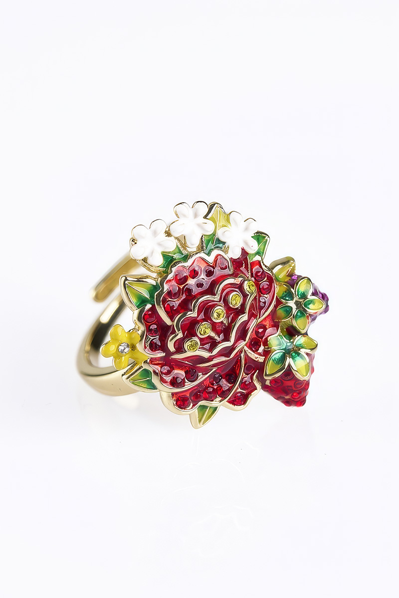 Ring strawberry flowers