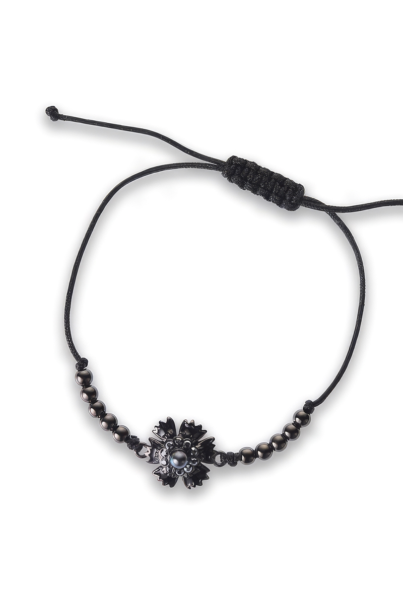 Thin thread bracelet Iňa