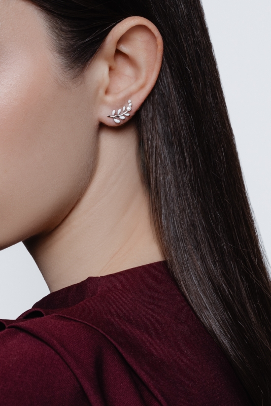 White earrings Haňa