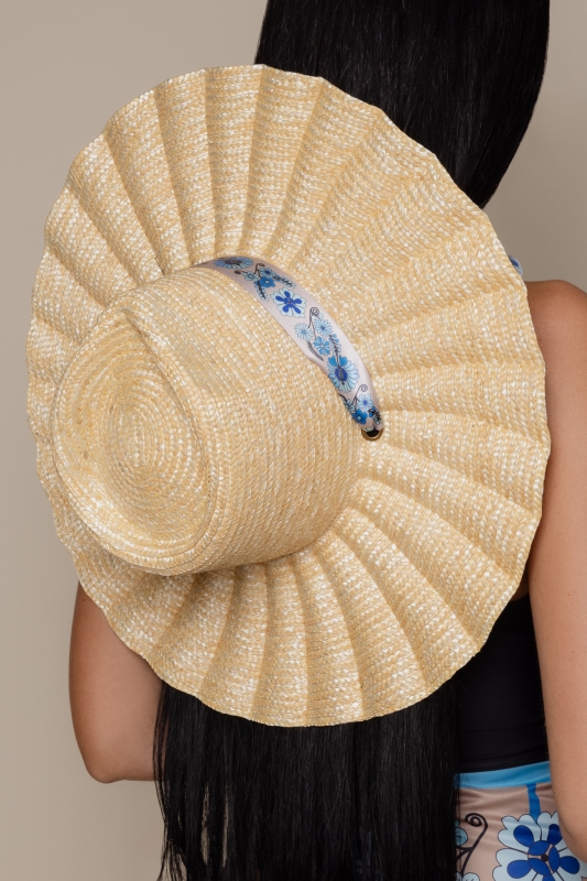 Hat with a beige ribbon Timrava