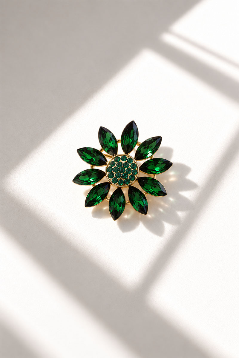 Flower brooch green