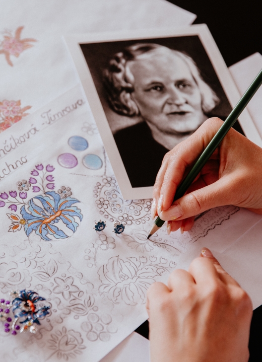 Flowers for Slovek female writers